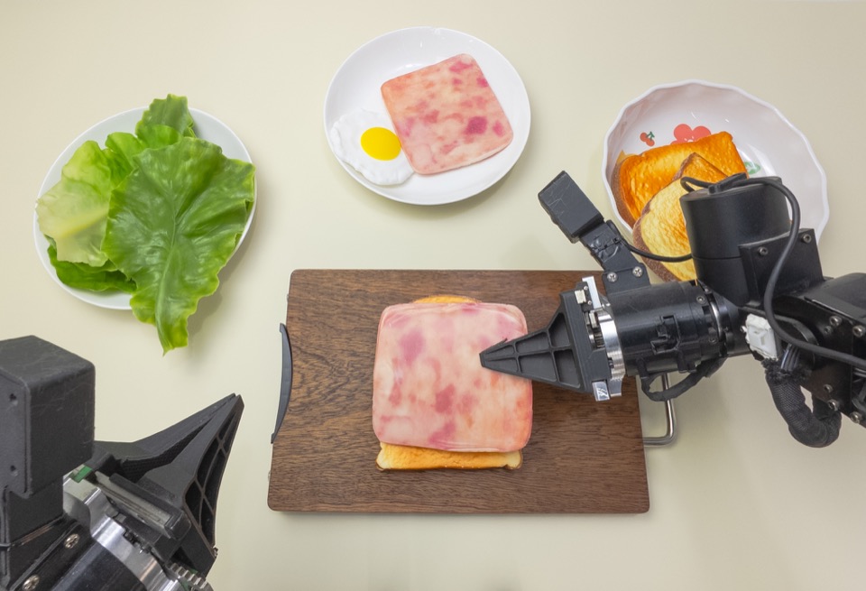 Assemble a sandwich, robot execution frame 1